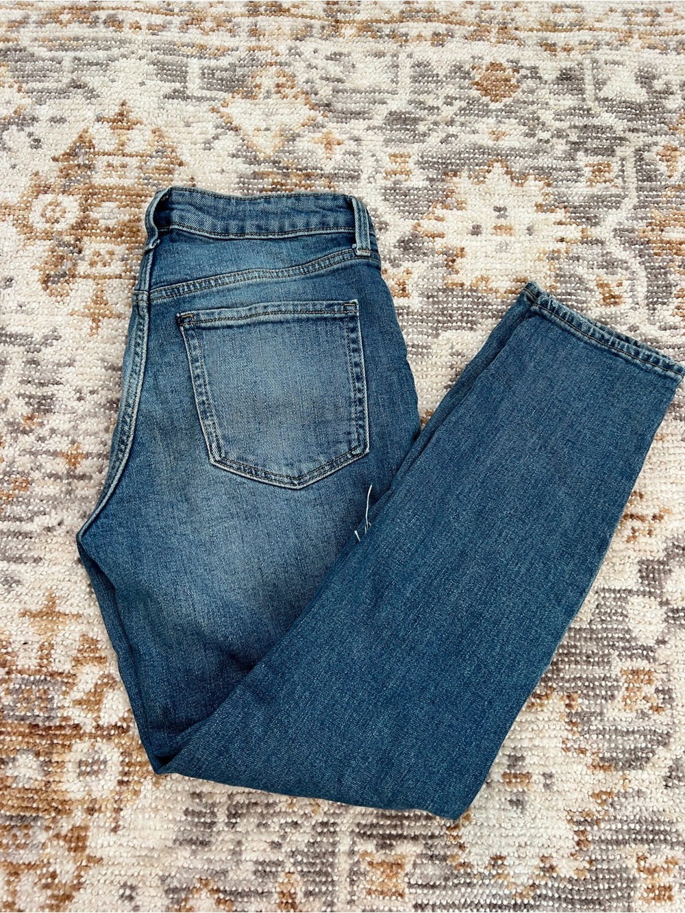 Old Navy High-Rise O.G. Straight Distressed Jeans – Size 4